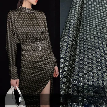  изготовленная на заказ черно-белая печатная эластичная саржевая рубашка шелковая платье ткань для весенней и летней одежды