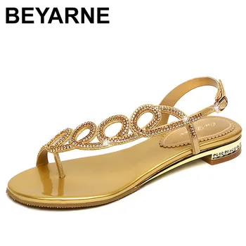 BEYARNE Новый европейско-американский дизайнер Простая летняя обувь на плоской подошве Элегантные женские квартиры со стразами Сексуальные повседневные сандалии Классическая обувь